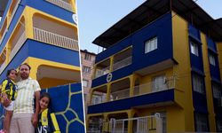 Fanatik Fenerbahçeli aile, yaşadıkları apartmanı sarı-laciverte boyadı!