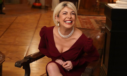 Gözde Kansu kırmızı bikinisiyle nefes kesti!