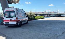 Tur teknesi köprüye çarptı; denize düşen personeli arama çalışması sürüyor