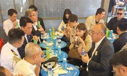 NATO Zirvesi'nin ardından İstanbul'u ziyaret eden Japon Bakan, balık ekmek yedi!