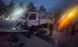 Kamyonet ile çarpışan motosiklet sürücüsü yaşamını yitirdi