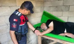Kayıp olarak aranan kişi mezarlıktaki tabutun içinde sağ bulundu