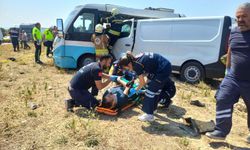 Manisa’da iki minibüs çarpıştı; ölü ve yaralılar var