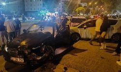 Çorum'da otomobil 2 araca çarptı; 2'si polis, 4 yaralı