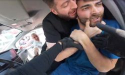 Otomobilinden inen sürücü, PTT kargo sürücüsünü darbetti
