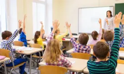 MEB’den 'fenomen öğretmen' önlemi: Öğrencili paylaşımlar kaldırılacak