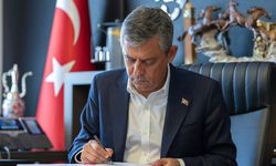Özgür Özel ve 91 milletvekili  CHP’den istifa etti!