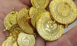 Muhtarlığa bağışlanan kıyafetten 23 altın ile 6 bin 500 lira çıktı!
