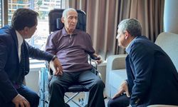 Hastanede tedavi gören Hikmet Çetin’e Özgür Özel’den ziyaret