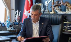 Özgür Özel'den silahlı saldırıda yaralanan öğrencilere telefon