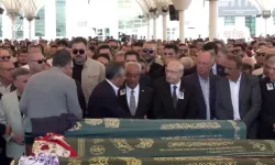 Cenaze töreninde bir araya gelen Kılıçdaroğlu ve Özel tokalaştı