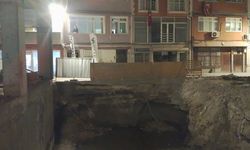 Silivri’de inşaat hâlindeki binanın temelinde toprak kaydı; sokak trafiğe kapatıldı