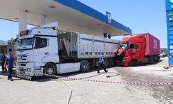 Şoförünü arı sokan TIR, akaryakıt istasyonuna daldı: Faciadan dönüldü