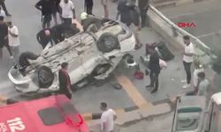 Otomobil, bariyerlere çarpıp devrildi: 2 ölü, 3 yaralı