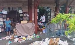Üsküdar'daki Sahaflar Çarşısı sular altında kaldı: Kıymetli eserler çöp oldu!