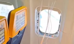 Uçakta pencere patlayınca dışarı sürüklenen adamı karısı kurtardı!