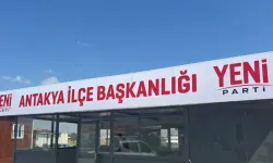 Yeni Parti'nin ilk tabelası Antakya'da asıldı