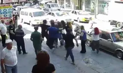 Kaza sonrası kavga çıktı: Kadın sürücüye dikiz aynasıyla saldırdı!