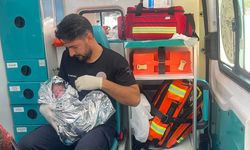 7'nci çocuğunu ambulansta doğurdu!