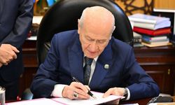 Devlet Bahçeli ‘Çerçeve Yasa’ için imzayı attı