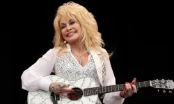 Country müzik efsanesi Dolly Parton 80 yaşında yaşamını yitirdi