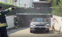 Şarjdaki elektrikli otomobilde yangın çıktı: 3 araç zarar gördü