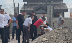 Tuzla'da bir işçi kanalizasyon kazısı sırasında toprak altında kaldı