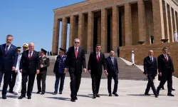 Erdoğan ve YAŞ üyeleri kritik toplantı öncesi Anıtkabir’i ziyaret etti