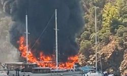 Fethiye’de koydaki tekne yandı, 115 yolcu suya atladı