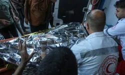 İsrail'in Gazze'de bir kafeye saldırısında 5 Filistinli hayatını kaybetti