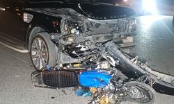16 yaşındaki çocuğun kullandığı motosiklet, kırmızıda geçip cipe çarptı: 1 ölü, 1 yaralı