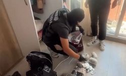 Pusetteki bebekle uyuşturucu kuryeliği yapan kadın yakalandı