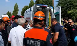 Uşak'ta yolcu otobüsü kamyona arkadan çarptı: 1'i ağır 8 yaralı