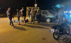 Dönüş yapan otomobile 2 motosikletin çarptığı kaza kamerada