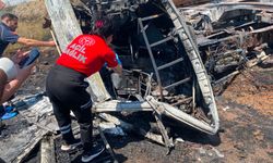 Niğde-Ankara Otoyolu'nda madeni yağ yüklü TIR devrildi; 1 ölü