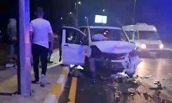 Antalya'da otomobil ile minibüs çarpıştı: 8'i turist 10 yaralı