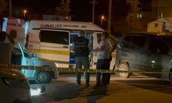 Otomobilde silahla başlarından vurulan kadın öldü, erkek yaralandı