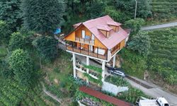 Rize'de şaşırtan görüntü: Arazi bulamayınca yolun üstüne villa yaptı!