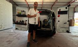 Sokak sokak dolaşıp, araçları ücretsiz yıkıyor!