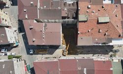 Temel kazısı sırasında 2 bina tahliye edildi
