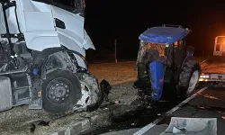 Uşak’ta traktör ile tır çarpıştı: 1 ölü, 1 yaralı