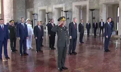 Erdoğan ve YAŞ üyeleri kritik toplantı öncesi Anıtkabir’i ziyaret etti