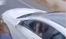 İzmir’de otoyolda korku dolu anlar: Tur yolcularını araçlarıyla sıkıştırıp takip ettiler