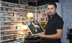 25 metrekarelik odada 15 bin plak, kaset ve CD'den koleksiyon oluşturdu