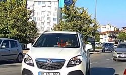 Kadın sürücünün telefon dikkatsizliği kazayla sonuçlandı: O anlar kamerada