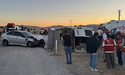 Kırıkkale'de işçi servisi ile otomobil çarpıştı: 13 yaralı