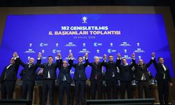 9 belediye başkanı AK Parti'ye katıldı! Rozetlerini Erdoğan taktı