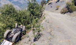 Traktör şarampole yuvarlandı: 1 ölü, 3 yaralı