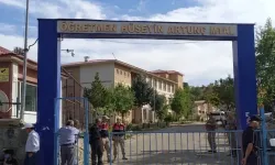 Öğrencinin kafası asansöre sıkıştı