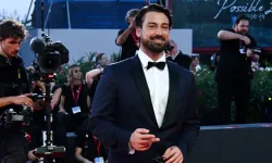 Alp Navruz, 'En İyi Uluslararası Erkek Oyuncu' ödülünü aldı
